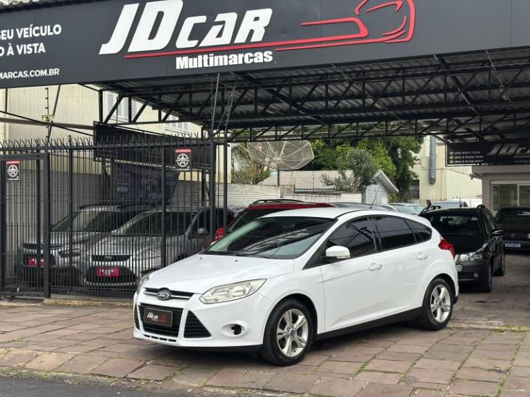 FORD - FOCUS - 2013/2014 - Branca - R$ 54.900,00