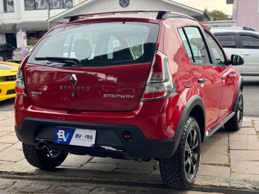 RENAULT - SANDERO - 2011/2012 - Vermelha - R$ 40.900,00