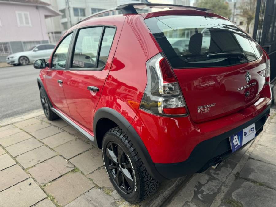 RENAULT - SANDERO - 2011/2012 - Vermelha - R$ 40.900,00