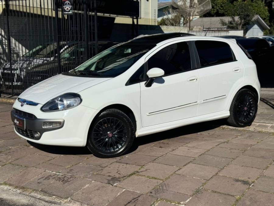 FIAT - PUNTO - 2013/2013 - Branca - R$ 49.900,00