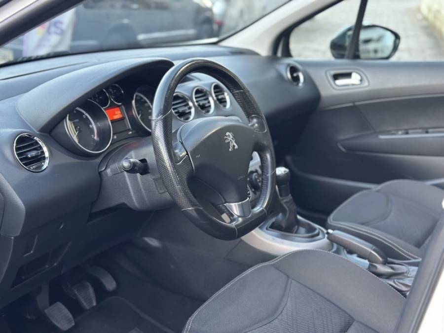 PEUGEOT - 308 - 2014/2015 - Branca - R$ 49.900,00