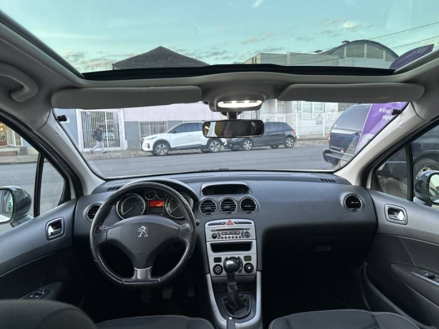 PEUGEOT - 308 - 2014/2015 - Branca - R$ 49.900,00